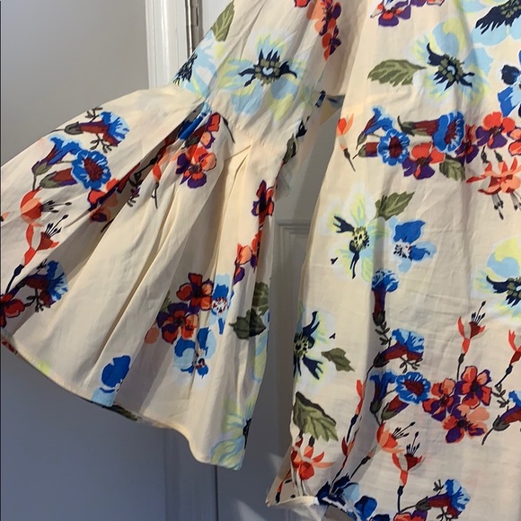 NWT Floral Blouse Bell sleeves - Picture 2 of 5